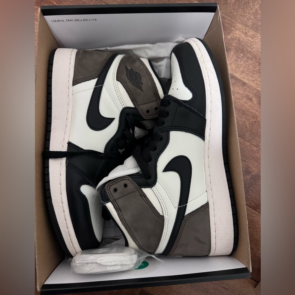 Nike Air Jordan 1 Retro High Dark Mocha size US 7Y
